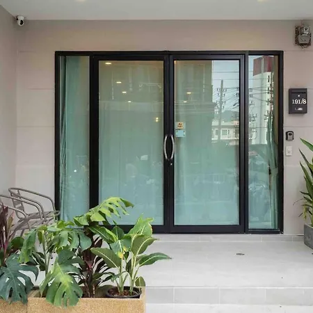 Private Model Home Patong Central Exterior photo