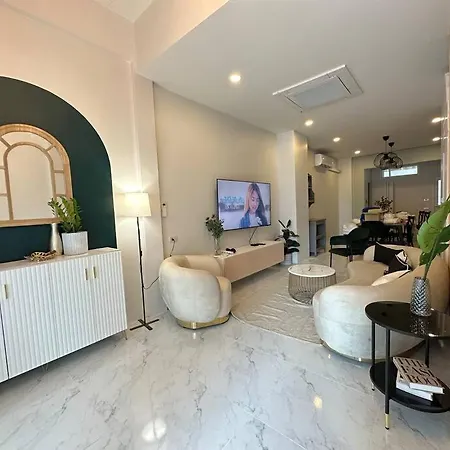 Private Model Home Patong Central Exterior photo