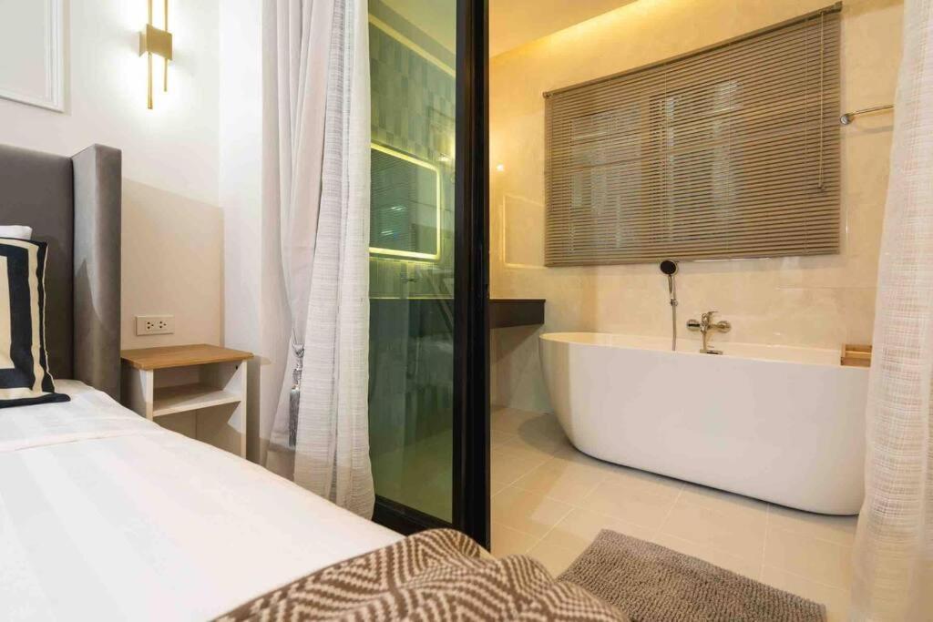 Private Model วันหยุดที่บ้าน Patong